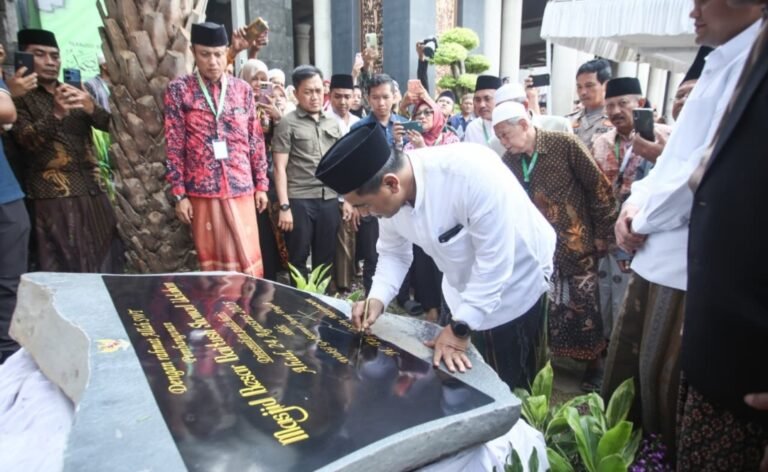 Taj Yasin Dorong Fungsi Masjid Tempat Ibadah dan Pelayanan Sosial