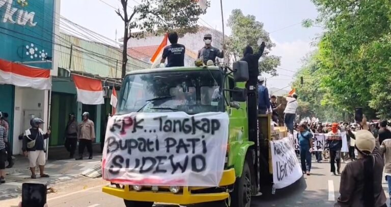 Ribuan Warga Pati Gelar Aksi Damai, Kirim Surat untuk KPK