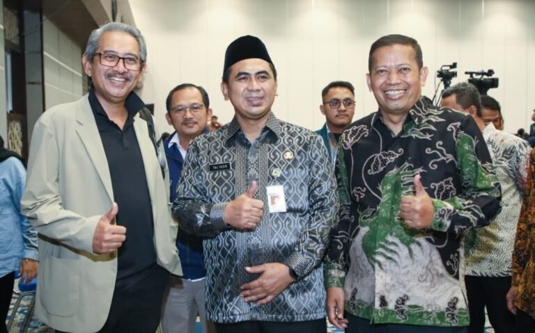 Sambut Mahasiswa Undip Pulang KKN, Wagub Taj Yasin: Pemerintah Butuh Peran Mahasiswa Melek Teknologi 