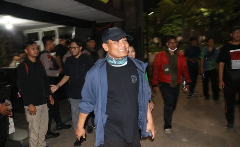 Demo Bakar Mobil di Semarang, Gubernur Jateng Ahmad Luthfi Terjun Langsung Ajak Masyarakat Berdamai, Bela Sungkawa Ojol Terlindas 