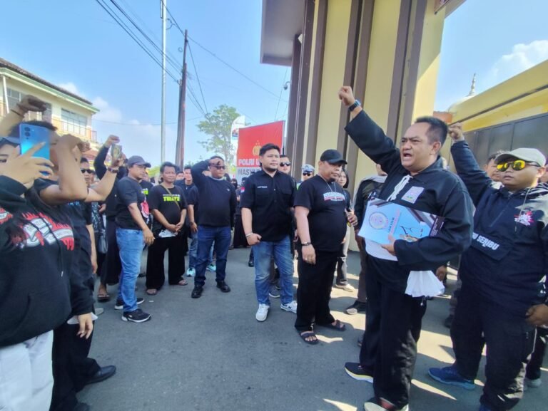 Anggota PSHT Geruduk Polres Sukoharjo , Desak Penuntasan Kasus Penganiayaan