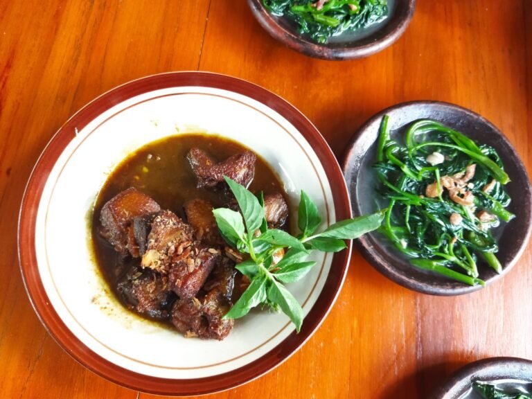 Nikmatnya Sensasi Pedas Santap Siang Rica Rica Mentok Mbah Malem