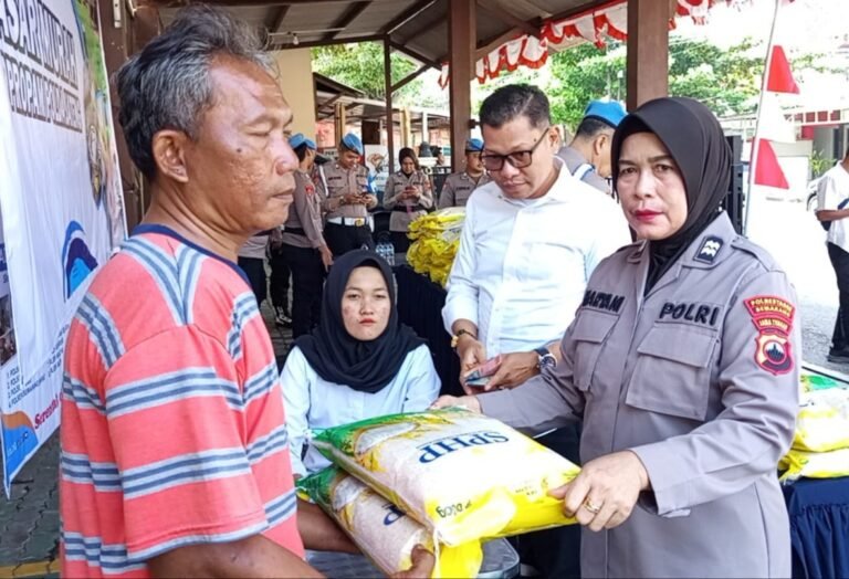 Melalui Jajaran Polsek, Polrestabes Semarang Salurkan 17 ton Beras SPHP