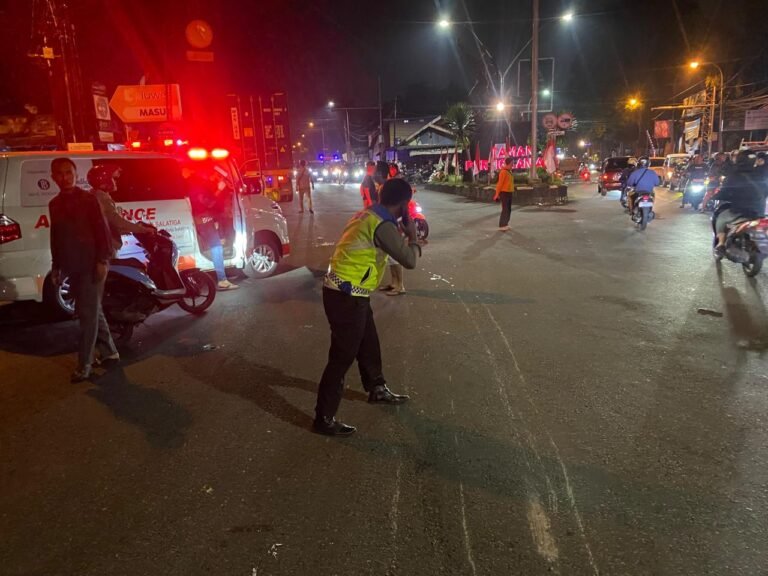 Laka Beruntun di ABC Salatiga, Guru Tewas Ditabrak Truk Tronton