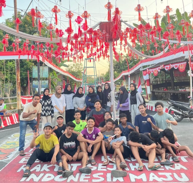 Kampung Unik Kibarkan 320 Bendera dan Plisir Sepanjang 1,5 Km