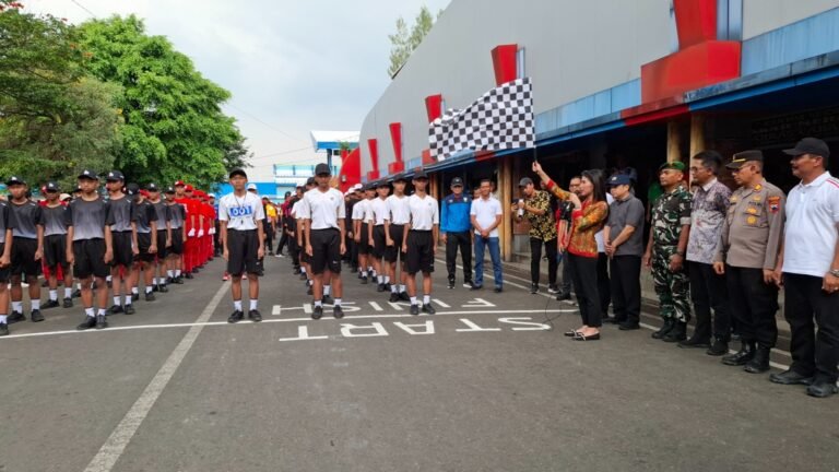 153 Regu Ramaikan Lomba Gerak Jalan Pelajar