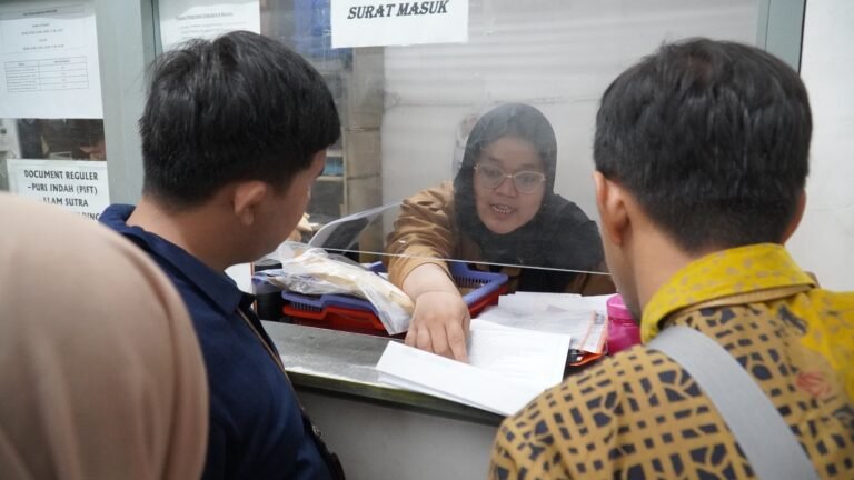 Petugas Blokir 130 Rekening Penunggak Pajak