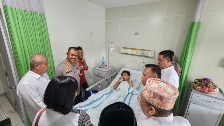 Pastikan Korban Rusuh Unjuk Rasa Pulih, Kapolresta dan Tokoh Masyarakat Sambangi RSUD Soewondo Pati