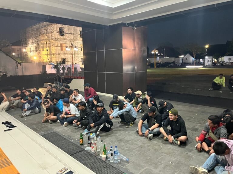 Meresahkan, 34 Suporter Diamankan di Laga Persis vs Persija