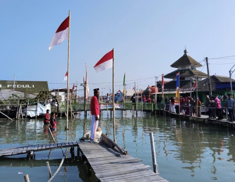 Warga Bacakan Proklamasi Rakyat Diatas Air