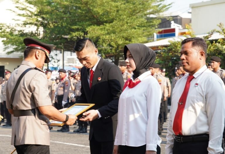Hari Juang Polri, Polrestabes Semarang Lakukan Rotasi dan Pemberian Penghargaan