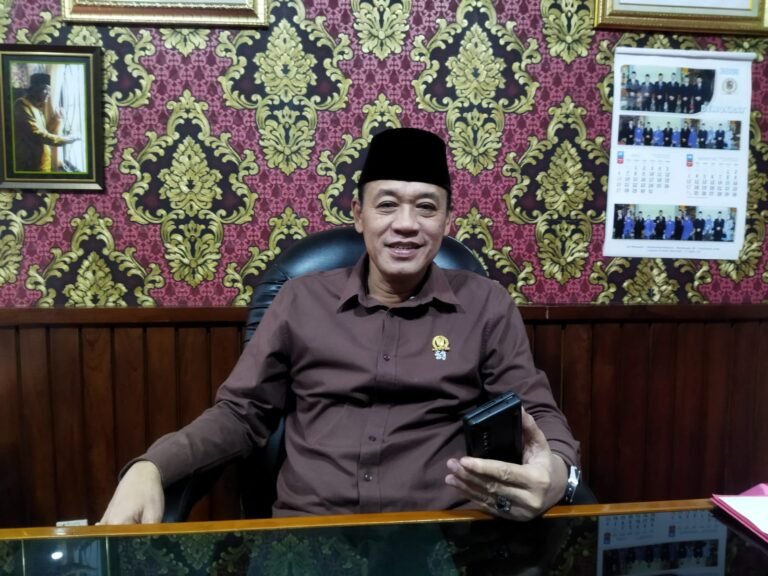 Ketua DPRD Minta Ekskutif Tegakkan Perda Terkait Perizinan