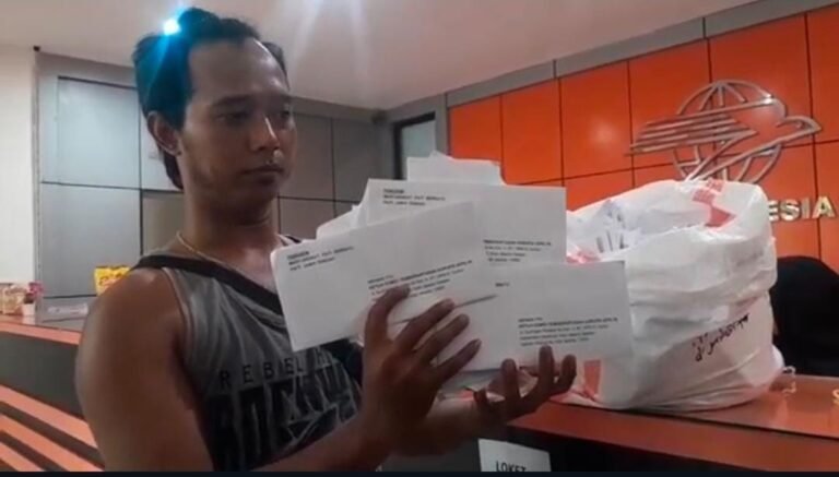 Tujuh Karung Surat Masyarakat Pati Bersatu Dikirim ke KPK