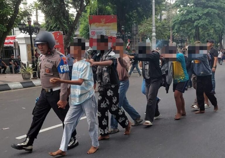 Polda Jateng Kembali Diserang Kelompok Anarko, Ratusan Pelaku Diamankan Petugas