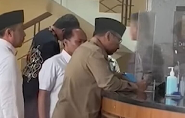 Yaqut Dicekal ke Luar Negeri, MAKI Serahkan Bukti Dugaan Keterlibatan Korupsi Kuota Haji