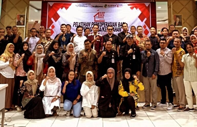 Diskumperindag Gelar Pelatihan Perkoperasian, KMP Tambakboyo Siapkan Usaha Apotek 