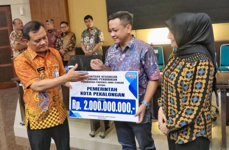 Pemprov Jateng Salurkan Bantuan Keuangan Rp 61 Miliar ke Pemkot Pekalongan