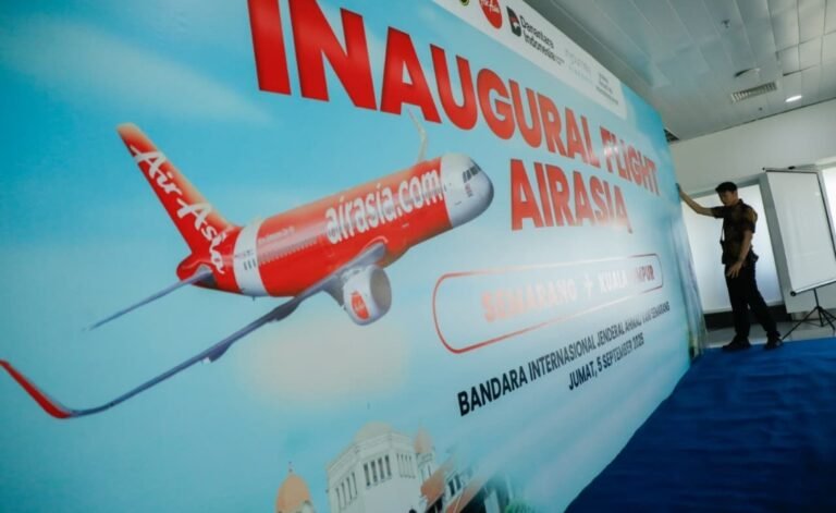 Upaya Ahmad Luthfi Buahkan Hasil, Penerbangan Perdana Internasional Malaysia-Semarang Full Penumpang