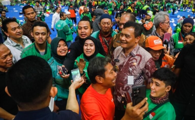 Di Depan Ribuan Ojol Jawa Tengah, Ahmad Luthfi Beri Diskon Pajak dan Bayari SIM Mati