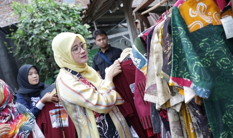 Ning Nawal Apresiasi Batik Pegon Rumah Inklusif Kebumen Tembus Pasar Dunia