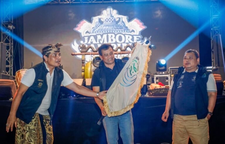 Gubernur Ahmad Luthfi Dikukuhkan sebagai Bapak Komite Pecinta Alam Indonesia