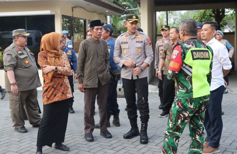 Jalanan Disekat, Pendemo Cuma Bisa Beraudensi