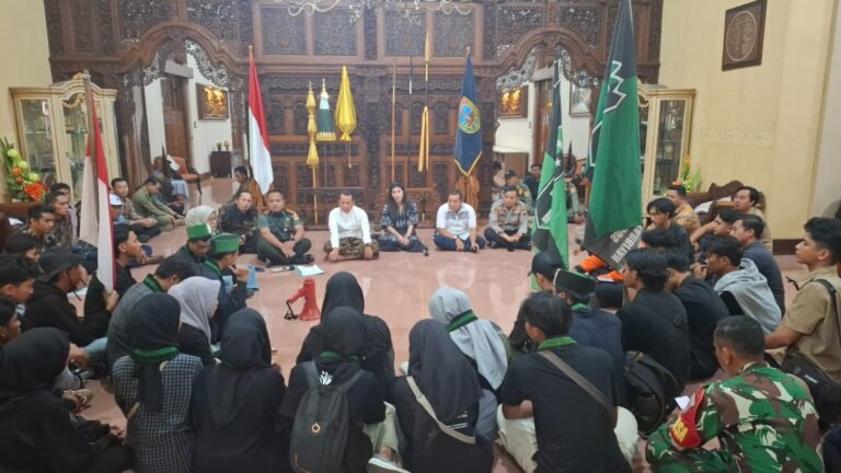 Geruduk Pendapa Kudus, HMI Sodorkan Tujuh Aspirasi Rakyat