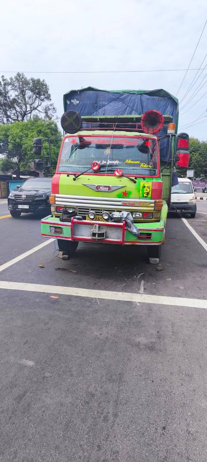 Truk Fuso Rem Blong Tabrak Motor