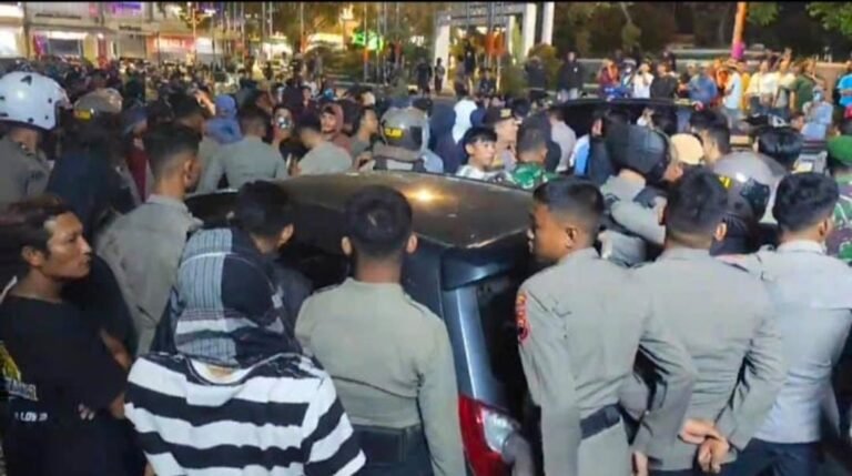 Datangi Posko Masyarakat Pati Bersatu, Husain Nyaris Dimassa