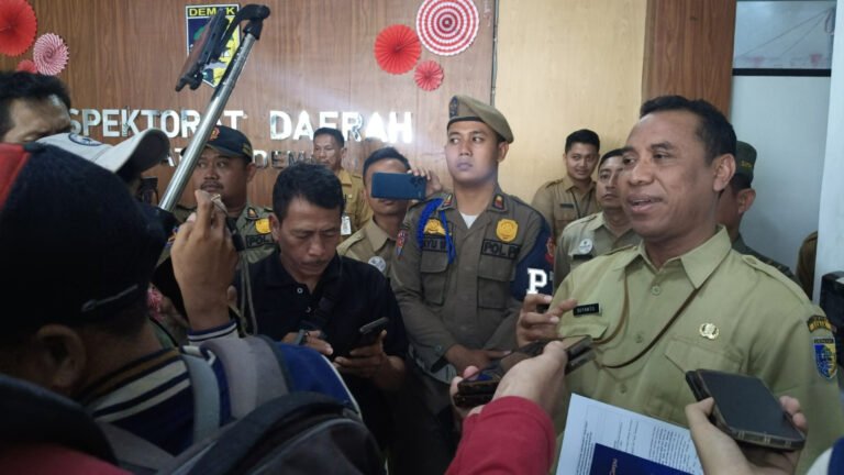 Warga Sidorejo Geruduk Inspektorat dan Kejaksaan