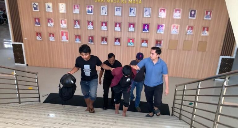 Polisi Ringkus Pelaku Kuras Uang Modus Ganjal ATM