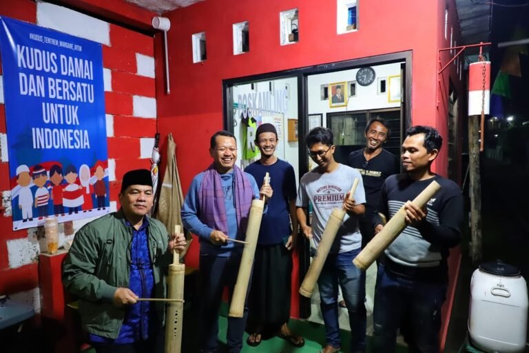 Sam’ani Pantau Kegiatan Siskamling di Kudus