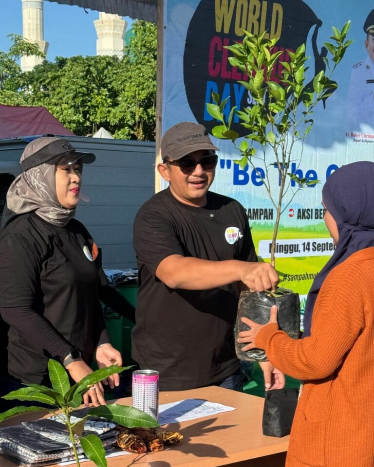 Bupati Ajak Cabut Paku di Pohon dan Tukar Sampah