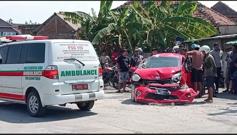 Kecelakaan Beruntun Libatkan Lima Kendaraan