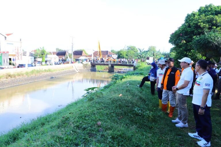 Sam’ani Minta Kades Kelola Sampah Bersama Warga , Tekan Buang Sampah Sembarangan