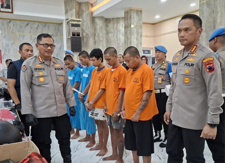 Polisi Tangkap Pelaku Pembakar Mobil di Kantor DPRD Jateng dan Perusakan Pos Patwal Simpang Lima