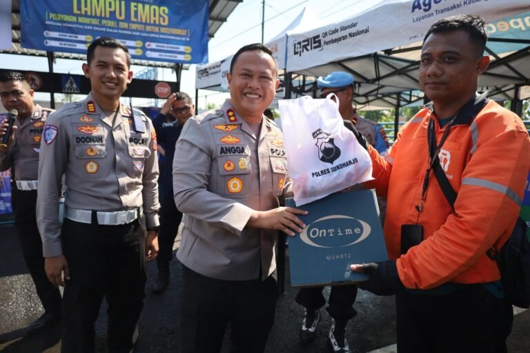 Satlantas Sukoharjo Gelar Lampu Emas Bersama Pengemudi Ojol