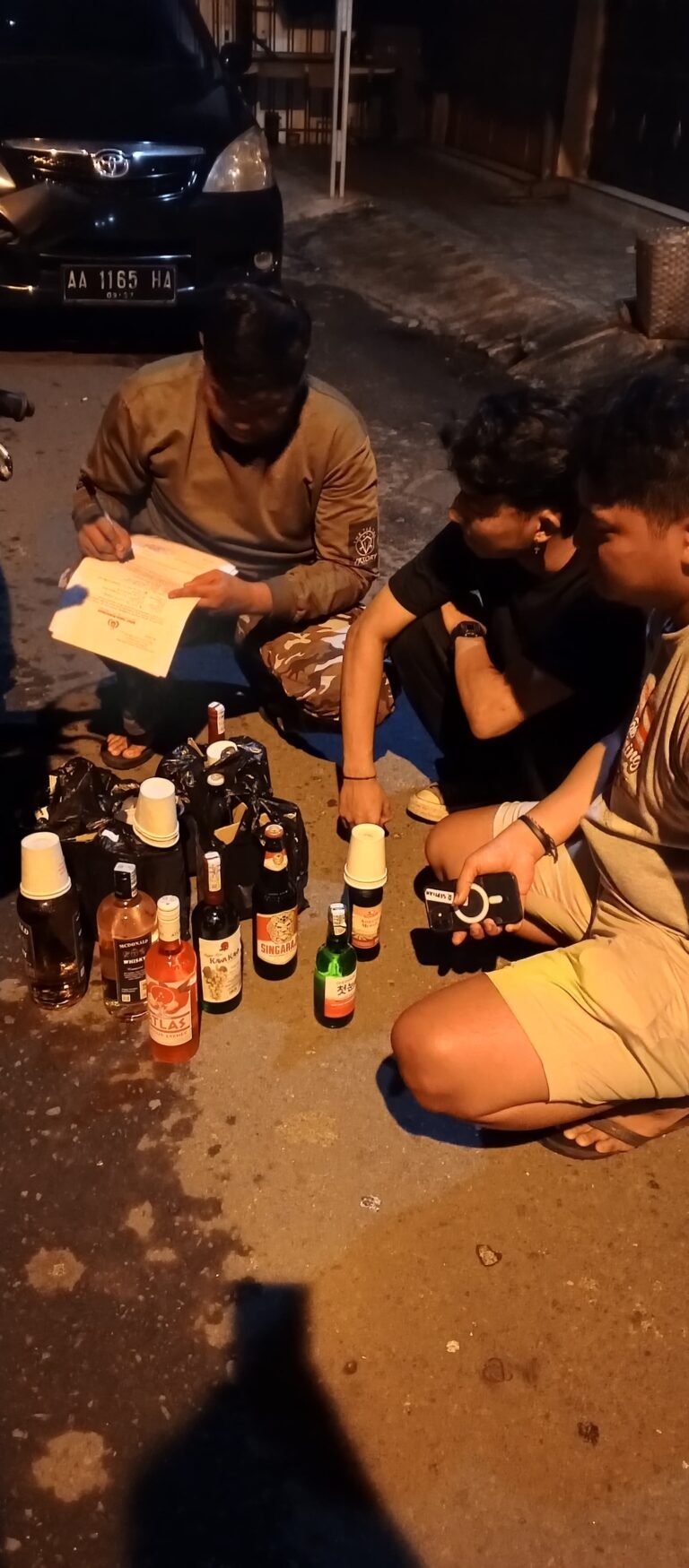 Satresnarkoba Polres Karanganyar Amankan Miras dan Tembakau Sintetis