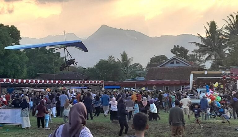 Sempat Beralih ke Gunung Gajah, Hari Terakhir Gantole Telomoyo Cup IX 2025 Akhirnya Bisa Take Off di Puncak Telomoyo