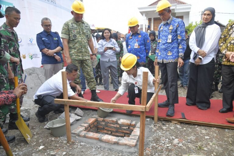 Dukung Koperasi Merah Putih, Agustina Wilujeng Lakukan Peletakan Batu Pertama Gudang Koperasi