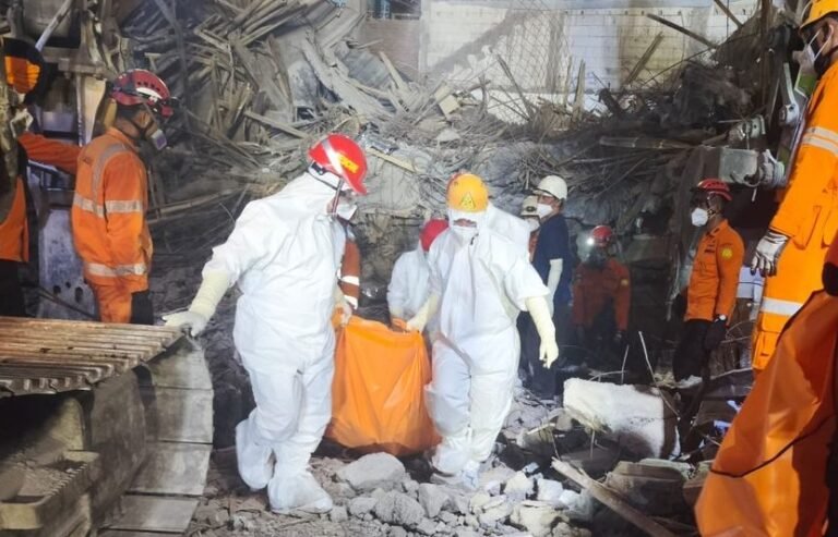 35 Jenazah Santri Ponpes Al Khoziny Sidoarjo Ditemukan, Puluhan dalam Pencarian