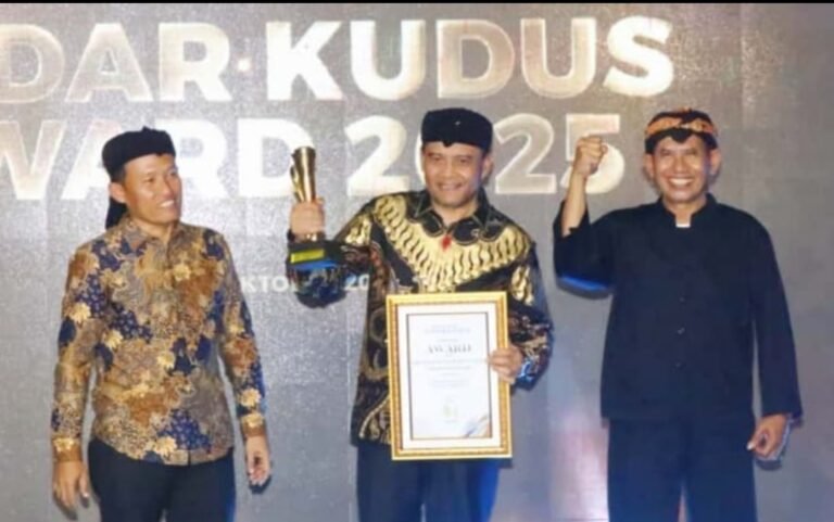 Gubernur Ahmad Luthfi Raih Penghargaan Pemimpin Percepatan Ekonomi Daerah