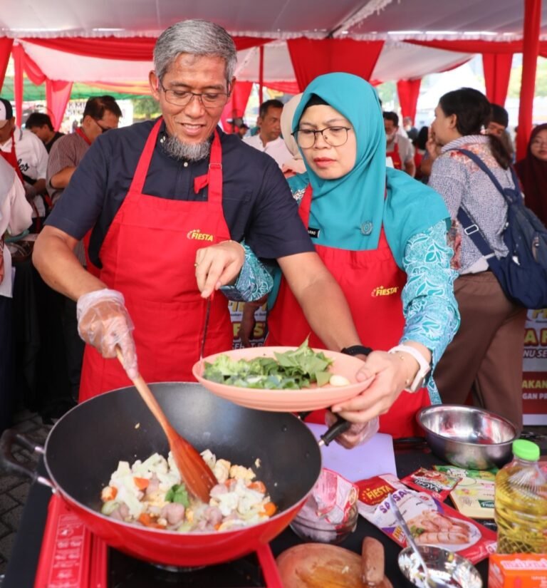 Sekda Jateng Ikut Lomba Masak Dibantu Isteri 