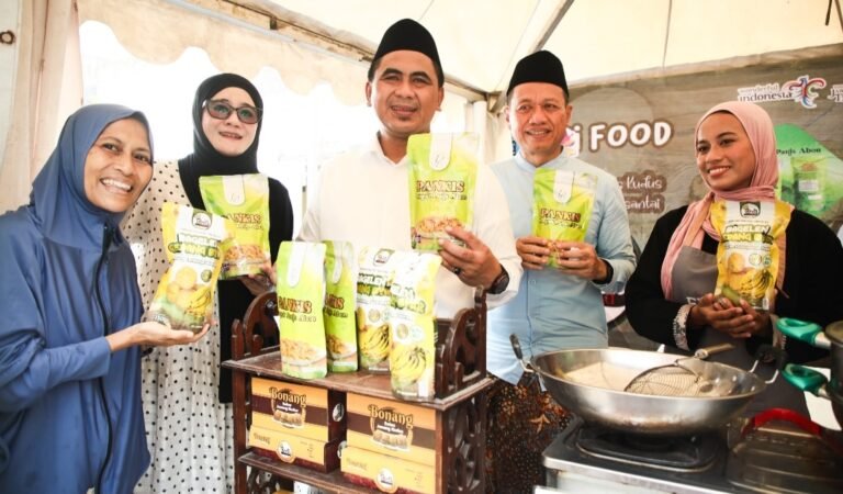 Wagub Taj Yasin Resmikan Pameran UMKM Santri di Kudus