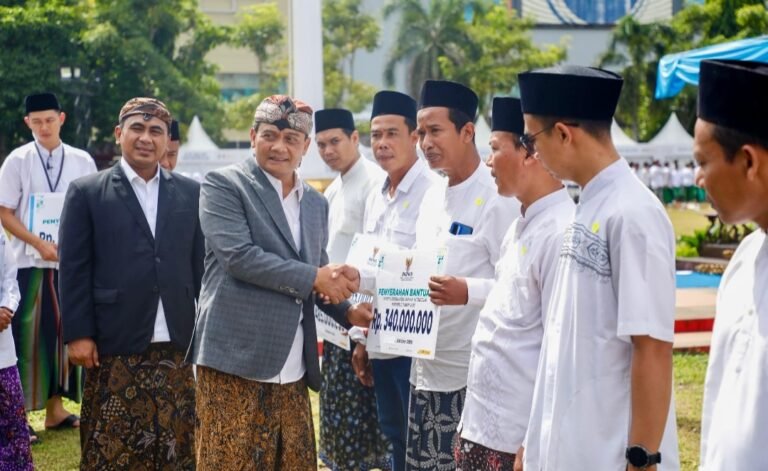 Pastikan Kesehatan Santri, Ahmad Luthfi-Taj Yasin Terjunkan Spesialis Keliling ke 5.479 Pesantren