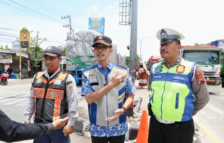 Pemprov-Polisi Turun Tangan, Macet Akibat Banjir Demak-Semarang Terurai