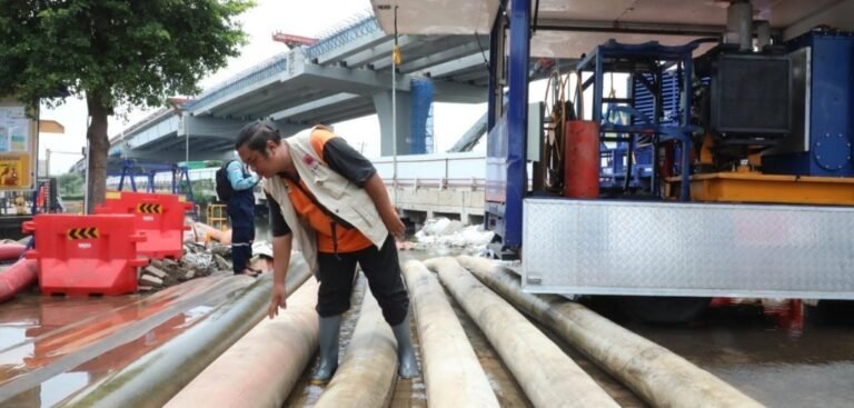 Atasi Banjir Semarang, Pemprov Jateng Kerahkan 8 Pompa, Sedot 1.900 Liter per Detik Genangan