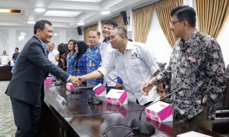 Tunggu Regulasi Upah Minimum, Ahmad Luthfi Serap Aspirasi dari Buruh dan Pengusaha