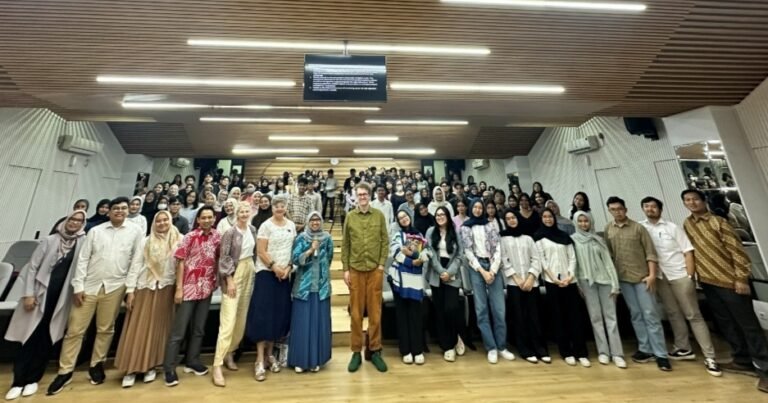 Hadir di FISIP Undip, Prof. Nicholas Carah Ungkap Dinamika Budaya Algoritmik 