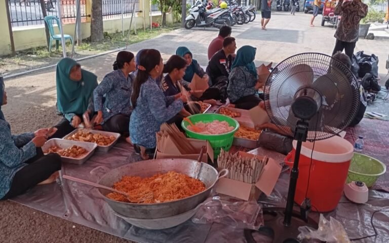 Dinsos Jateng Sajikan 3.000 Porsi Makan untuk 1.500 Pengungsi Banjir
